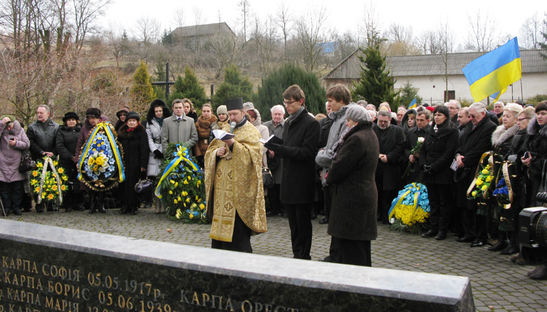 З поклоном пам’яті жертвам у Павлокомі. Фотографія автора статті