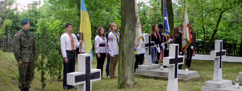 Почесна варта на Козацькій могилі в Александрові-Куявському. Фото автора статті