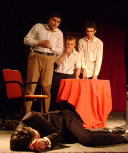 Сцена з п’єси «Сам на сам» театру «Дебют». Фото авторки статті