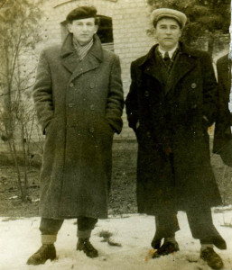 справа Микола, зліва Володимир, вже на волі (зима. 1956 р.)