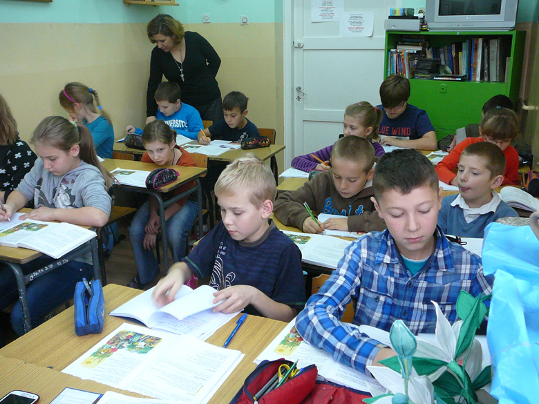 Дані надали авторові статті дирекції шкіл, у яких ведеться навчання української мови.