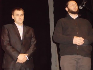 Зліва І. Раповий, промовляє о. О. Репетько. Фото автора статті
