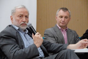 Йосип Зіссельс та Петро Тима під час дискусії. Фото Павла Лози