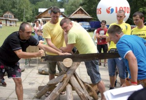 Конкурс різання дров