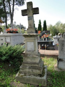 Могила Антонія Кота, діда Б.-І. Антонича, на цвинтарі в Чертежі. Фото автора статті