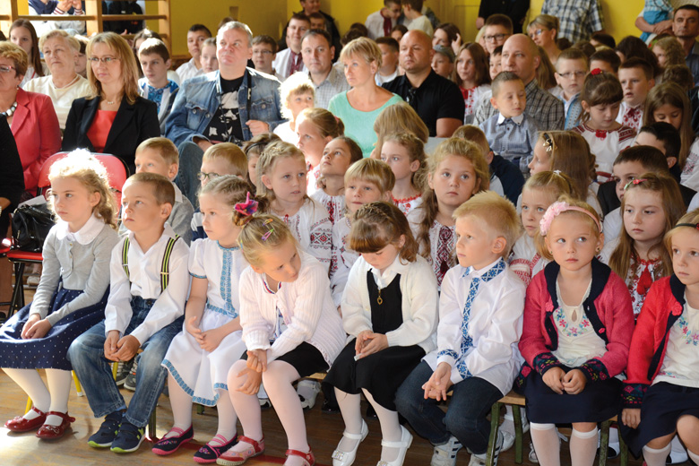 Початок шкільного року в Бартошицях. Фото Мирослава Дрозда