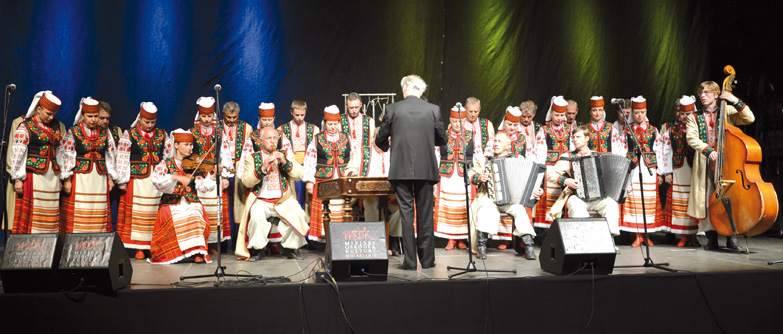 Aнсамбль пісні і танцю «Колос» в Ольштині. Фото Івана Курія
