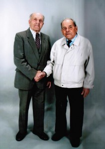 Василь Тхір (зліва) зі своїм однодумцем  та приятелем Дмитром Ганасом. Фото Мирослава Миця