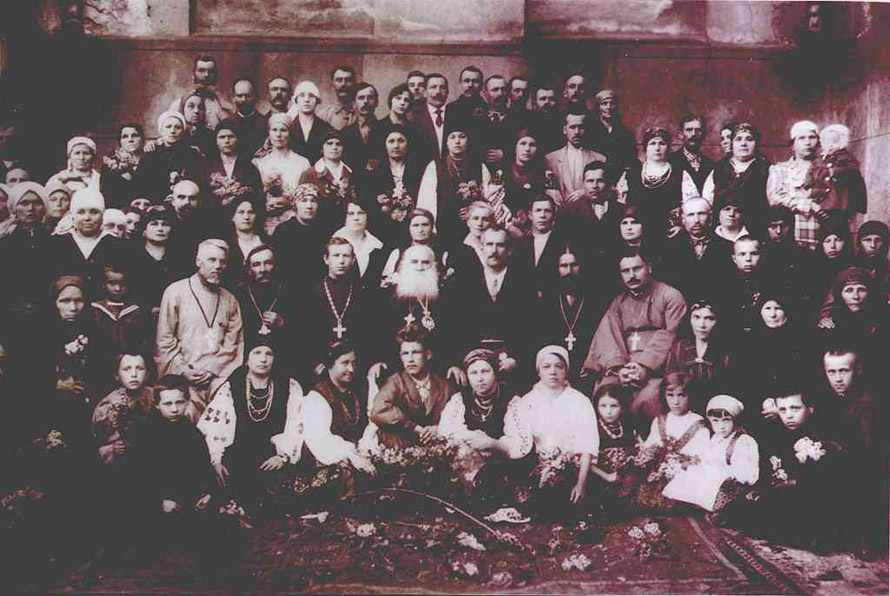 Митрополит Липківський серед духовенства та вірян біля стін Софії, 1923 р.