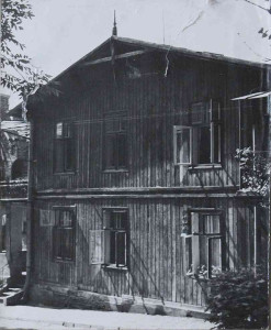 Будинок у Перемишлі, де мешкала Уляна Кравченко (репродукція, зроблена зі світлини в музейній експозиції). Фото Йосипа Марухняка