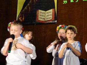 Діти зі Старґарда-Щецинського, які вперше заспівали гімн фестивалю, що його підготувала їхня керівник Івона Марцішак. Фото Івони Марцішак