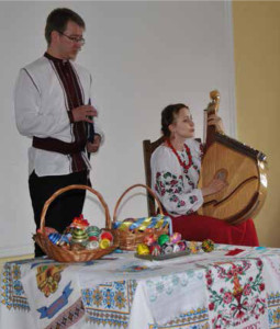 Шедеври української музики виконують Тетяна та Михайло Зради. Фото Івана Зради