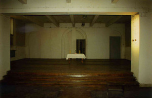 Святилище у церкві, перегороджене стелею (жовтень, 1996 р.)