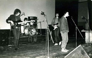 Варшава, 1986 р., студентський клуб «Riviera-Remont». Виcтупає український панк-роковий гурт «Оселедець»