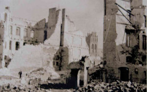1945 рік. Лемборк, Площа миру, воєнні знищення міста. Фото за сайтом fotopolska.eu