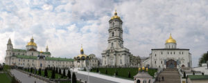 Києво-Печерська (вгорі) та Почаївська лаври – це головні символи домінації московського православ’я в Україні. Фото з Вікіпедії