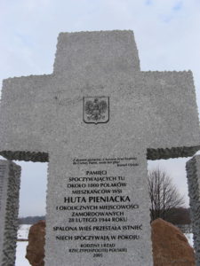 Пам'ятнки помордовним полякам у Гуті-Пеняцькій фот. wikipedia.org