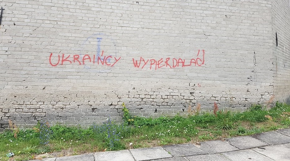 «UKRAIŃCY WYPIERDALAĆ» - антиукраїнські написи на мурах у Білому Борі (ФОТО) nagnrpo